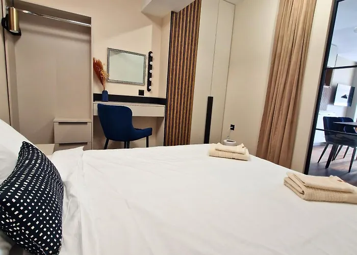 Apartment By The Pool #7 *